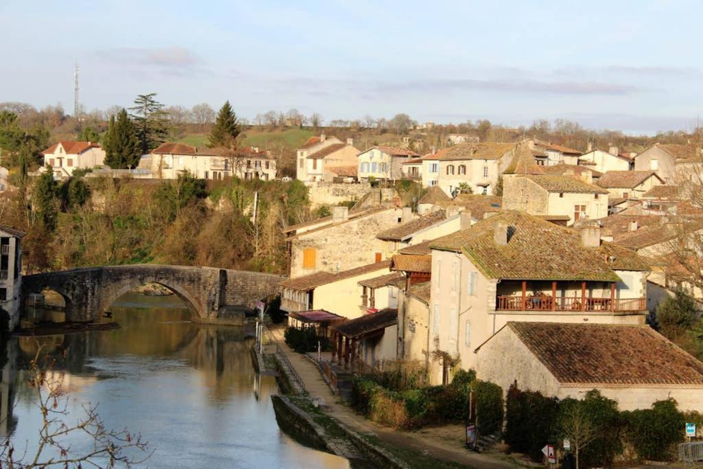 Les Gites Du Chateau - L Appartement Du Roi - Magnifique Appartement Face Au Chateau Nérac المظهر الخارجي الصورة